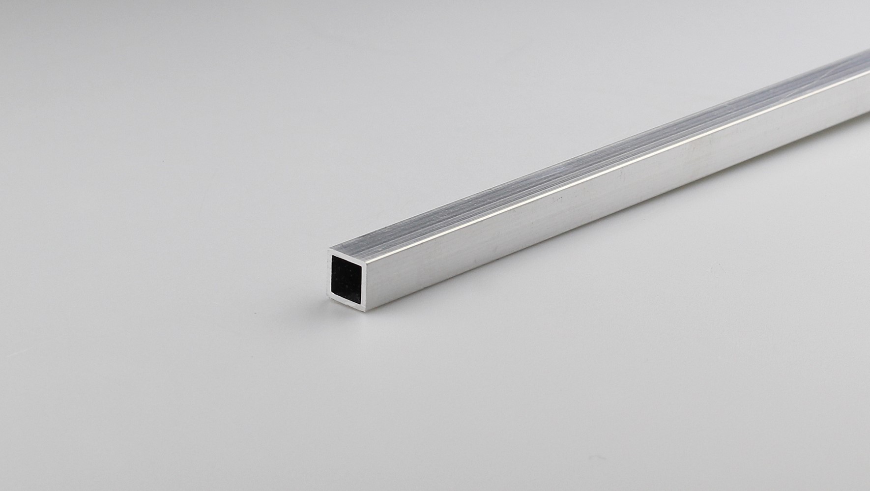 Tube carré alu naturel argent mm.10x10x1 - ARCANSAS