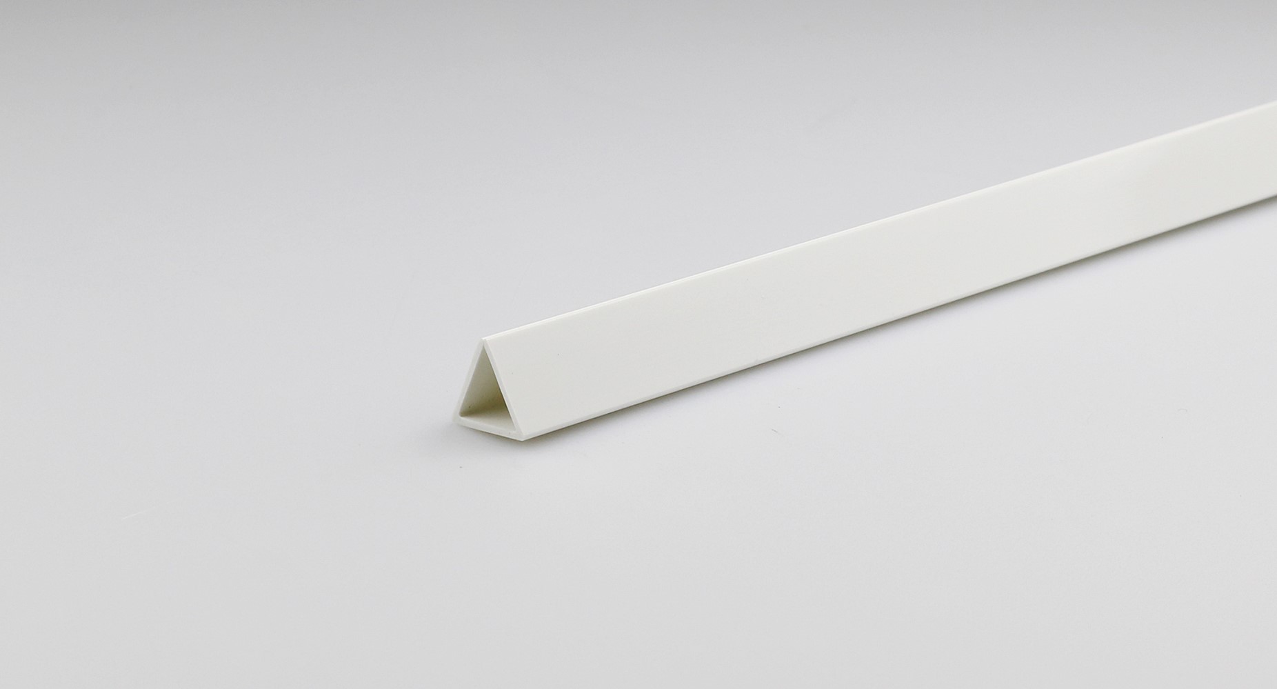 Profilé flexible blanc pvc rigide mm.12