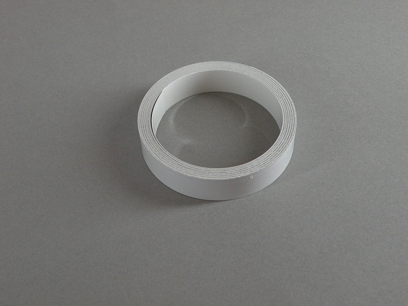 Bande de chant mélaminée auto-adhésif gris alu 19mm x 5ml