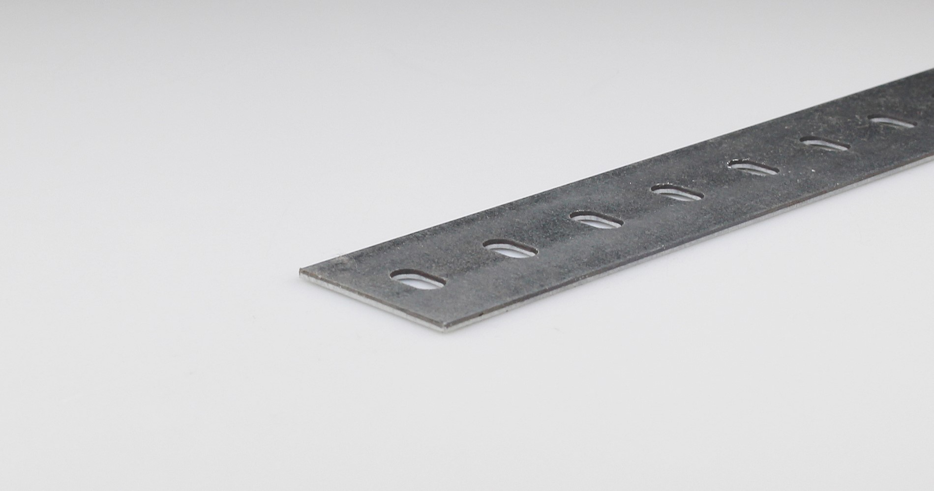 Plat acier perforé galvanisé mm.40x2 - ARCANSAS
