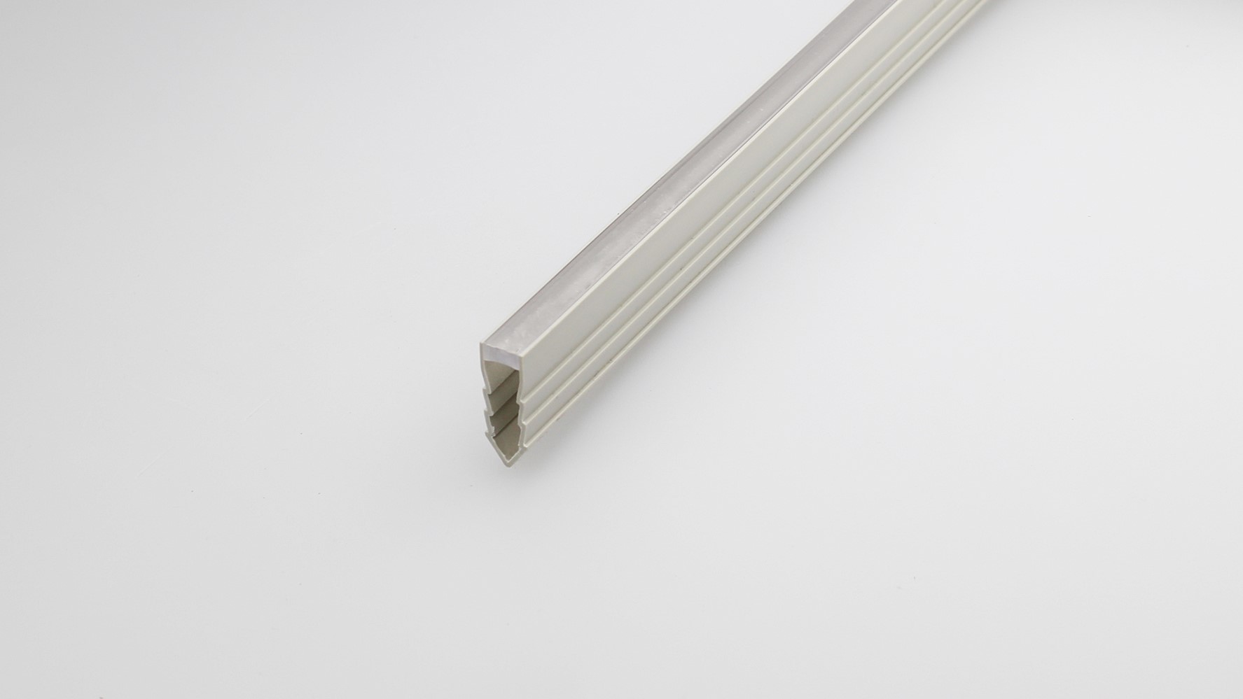 Pose encastrée gris claire pvc mm.25