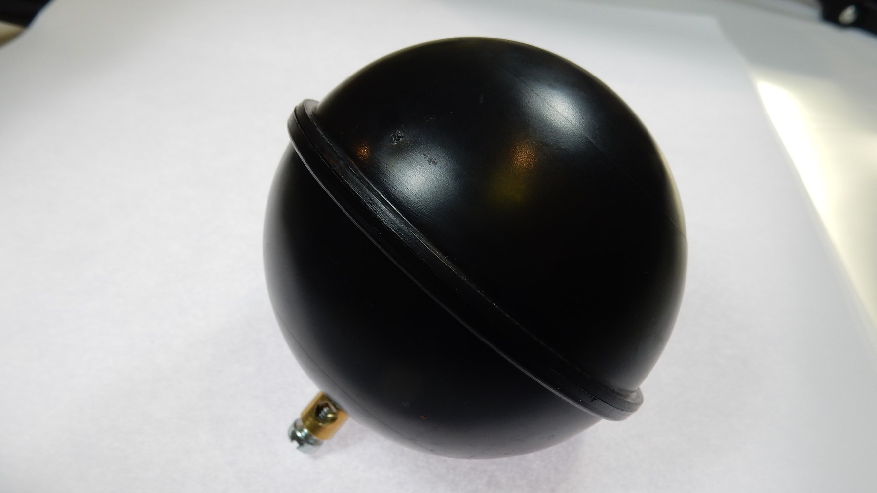 Boule plastique ø80 vis s/dessus