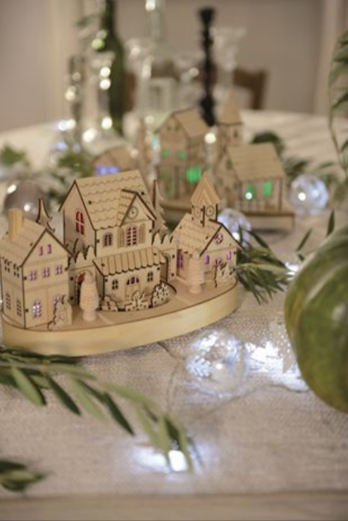 Village et Train en bois 3 LED RGB 16,5x27x5x15cm - BLACHERE