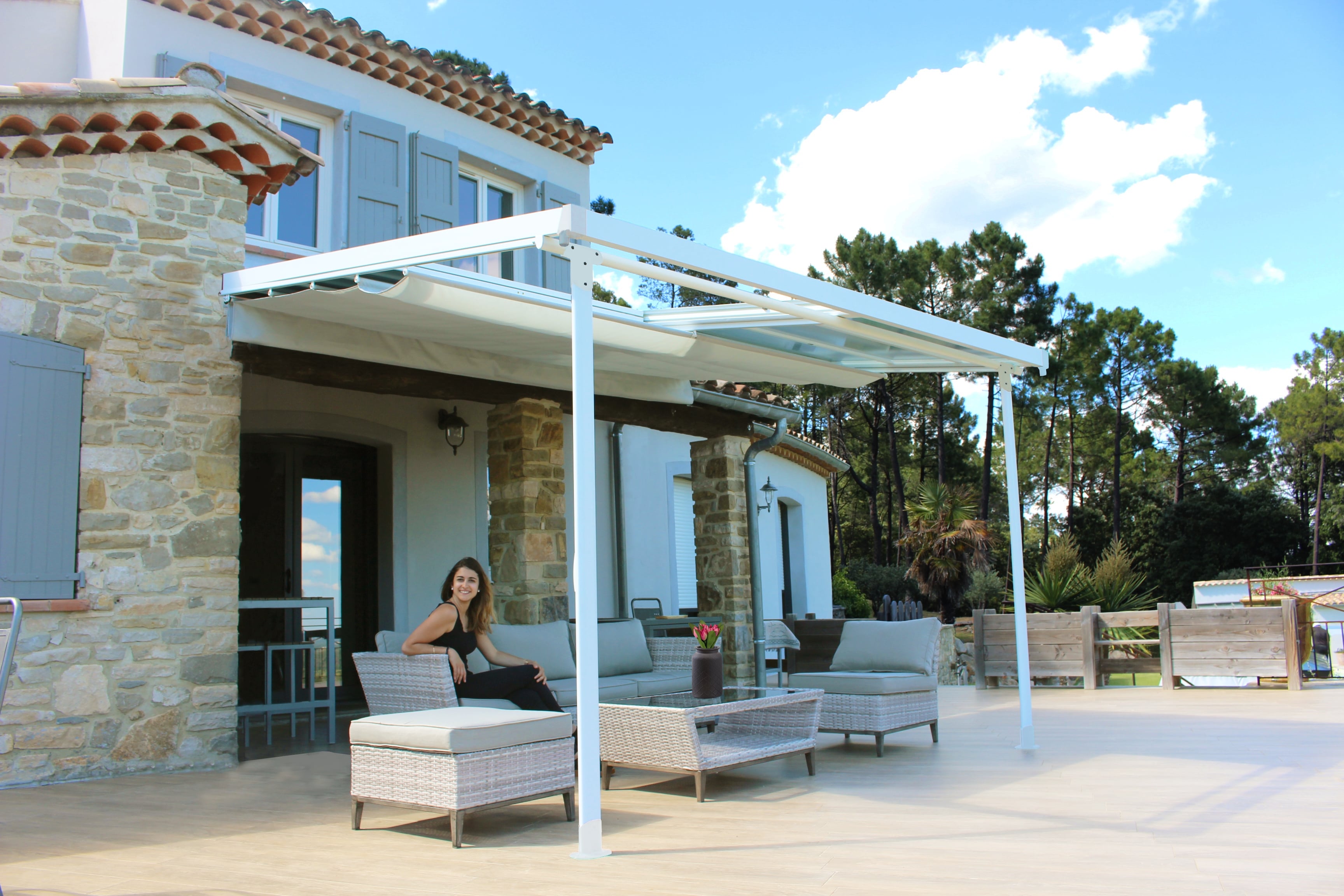 Pergola adossée Odessa blanche aluminium et polycarbonate 3x3,6m - COULEURS DU MONDE
