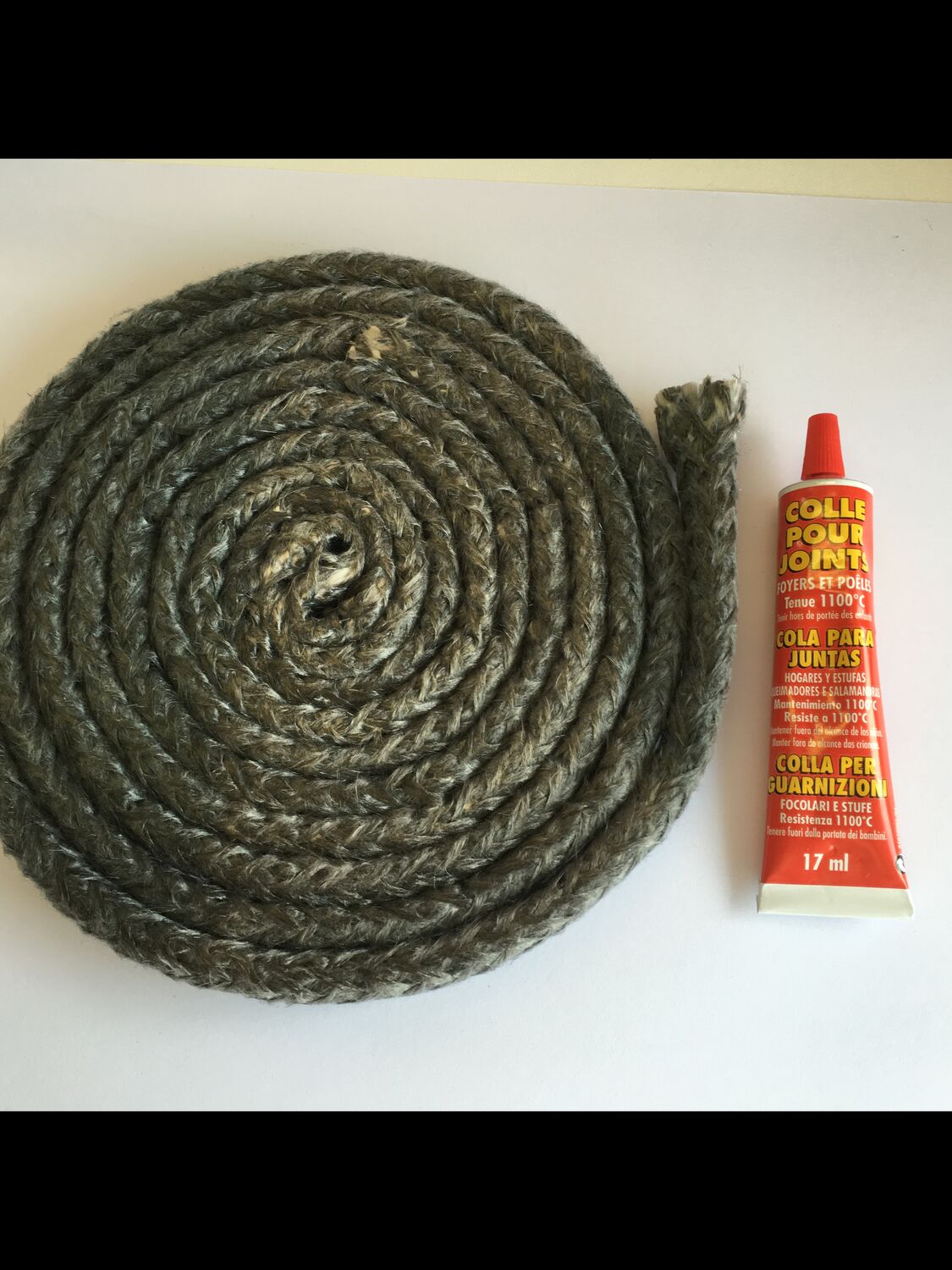 Joint noir pour portes de foyers et d'inserts 2,50 m diamètre 15 mm - PYROFEU