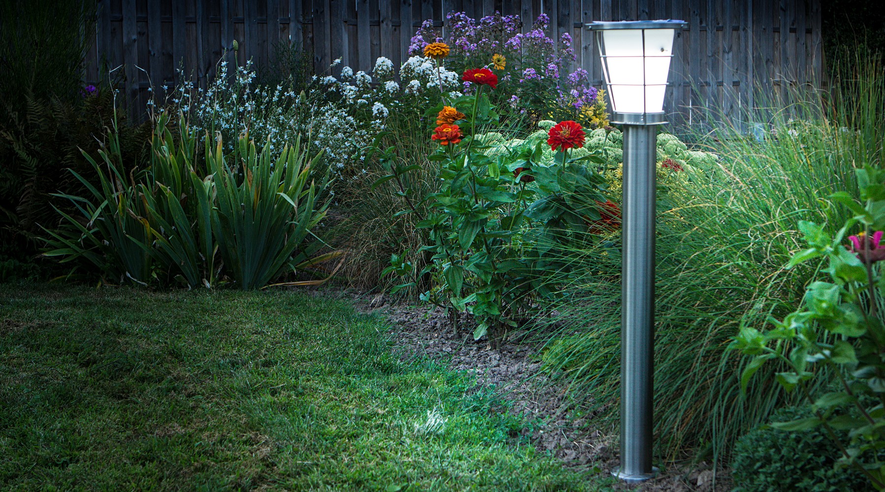 Lampadaire solaire inox très éclairant