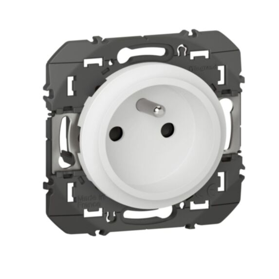 Prise avec terre spéciale rénovation 16A Dooxie blanc LEGRAND